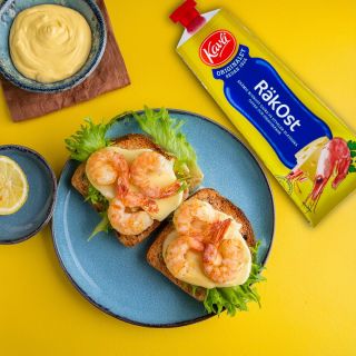 Pripravte si aj vy takéto skvelé toasty 🍞 s krevetami. Vďaka Kavli tavenému syru 🧀 s kúskami kreviet 🍤 vám príprava...